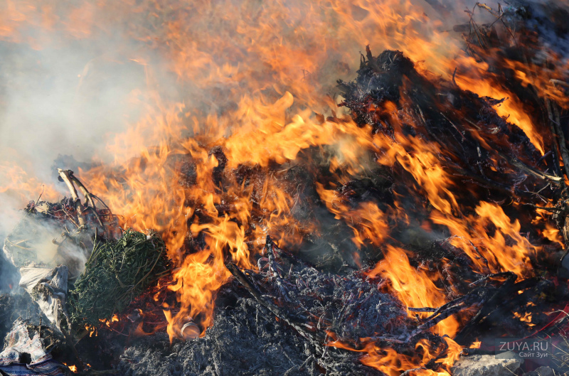 В Симферополе сожгли наркотики (фото мвд)
